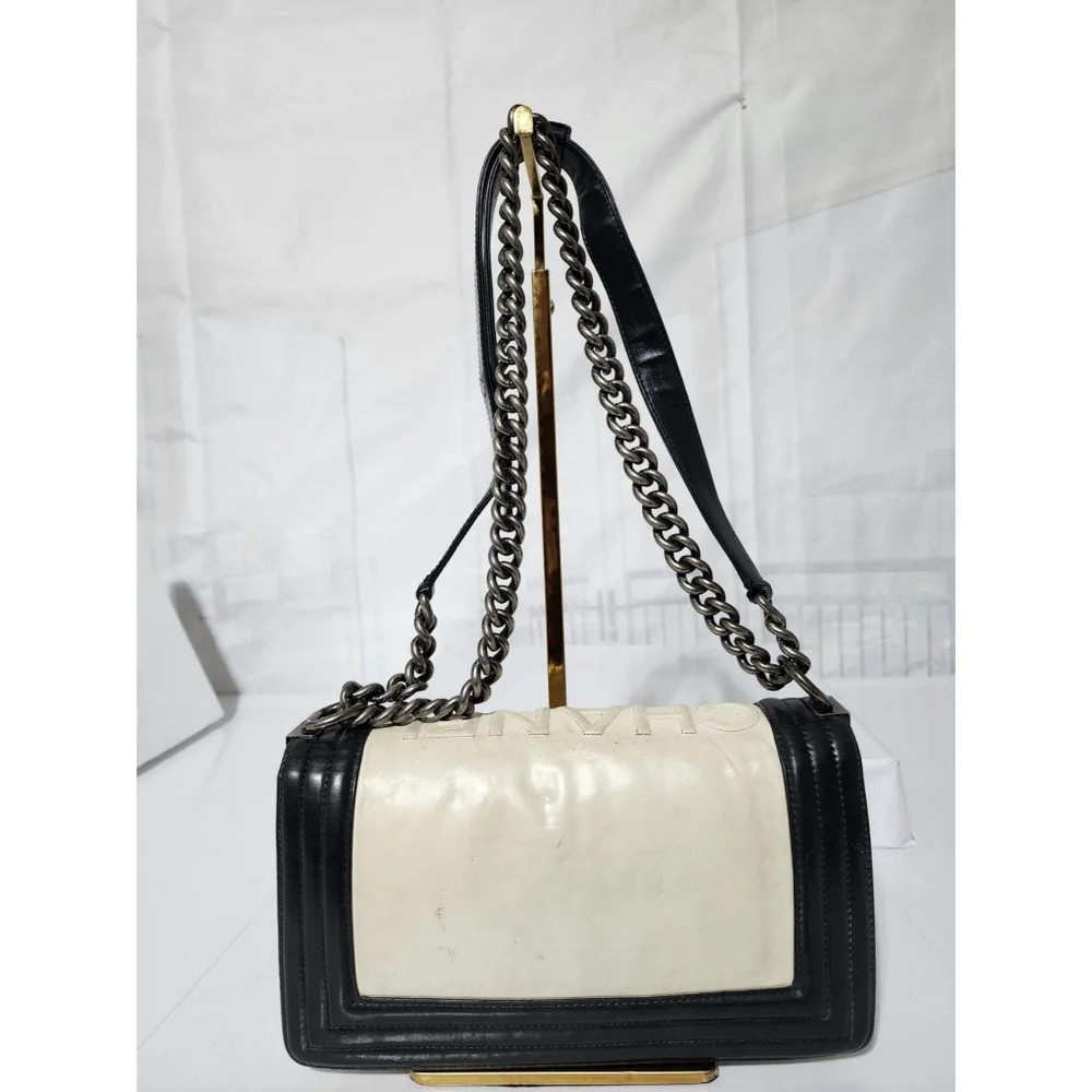 Chanel Medium Clasp Boy Bag Cream/Black - Picture 3 of 16